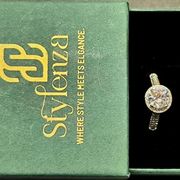 Dazzling Round-Cut Zircon Ring in 925 Silver - Image 2
